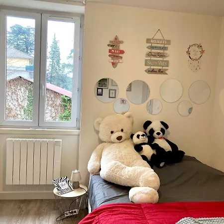 Le Cosy, Acces Terrasse De L'etablissement Rives (Isere)