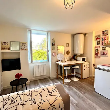 Daire Le Cosy, Acces Terrasse De L'etablissement *
