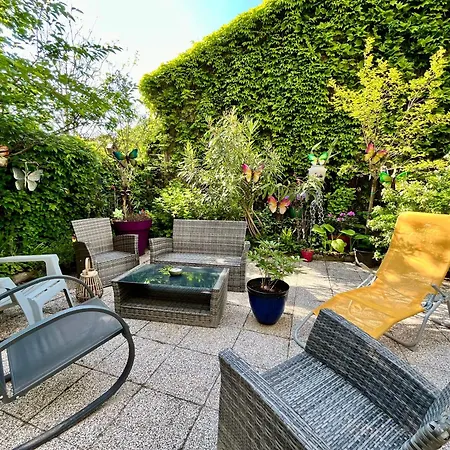 Le Cosy, Acces Terrasse De L'etablissement *
