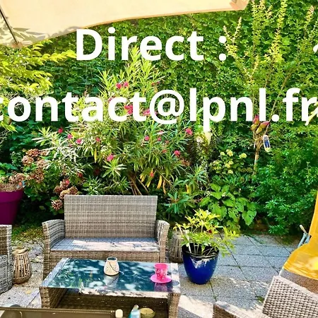 Le Cosy, Acces Terrasse De L'etablissement Rives (Isere)